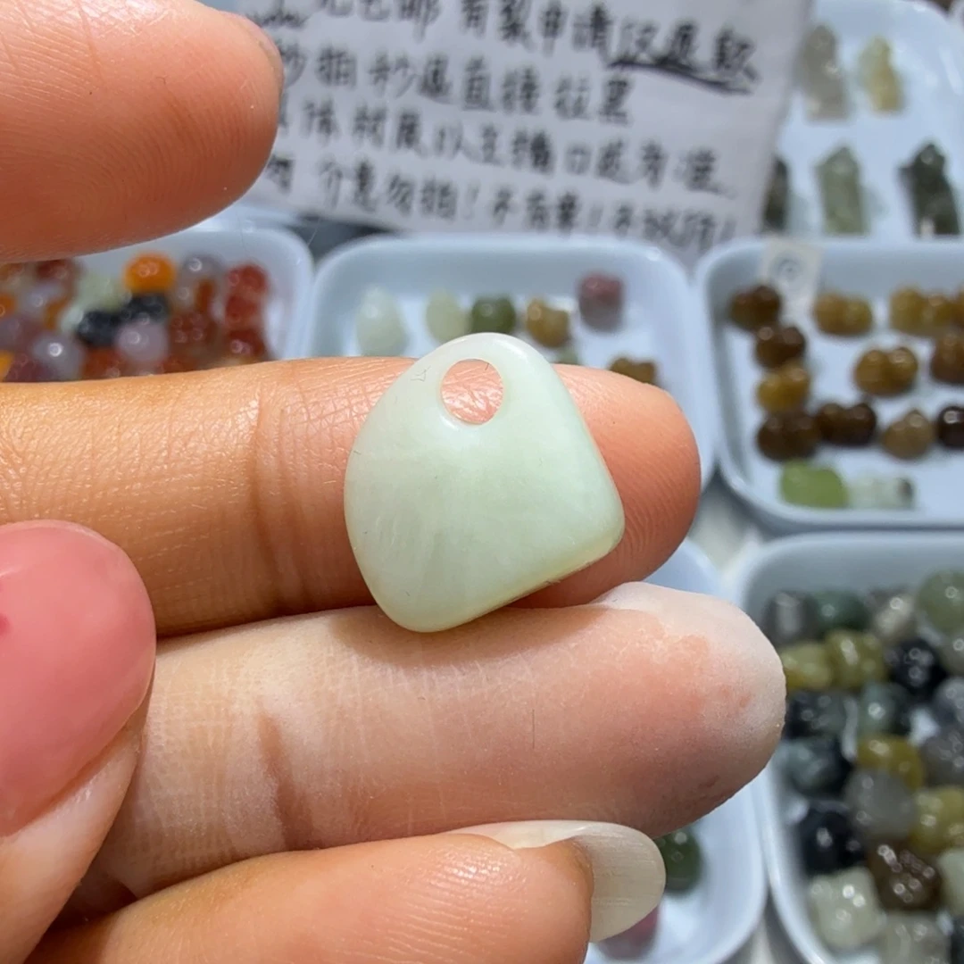 和田玉未镶嵌珠宝奇石