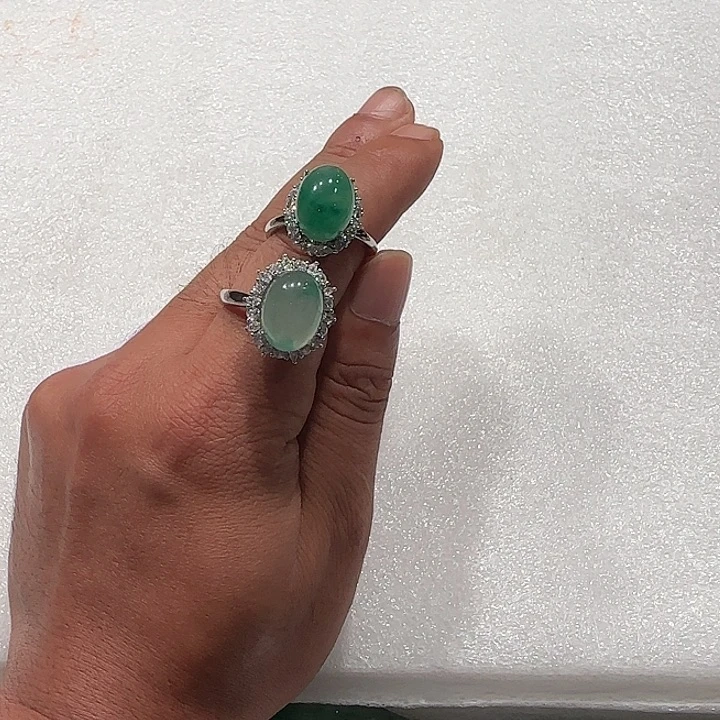 你****石英质玉（非洲翠）未镶嵌颈饰