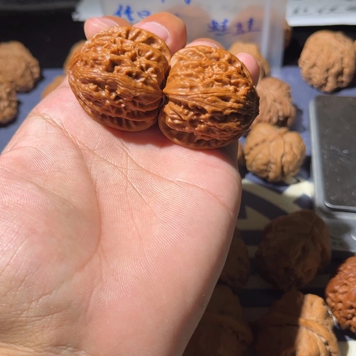 文玩核桃吊坠白狮子37