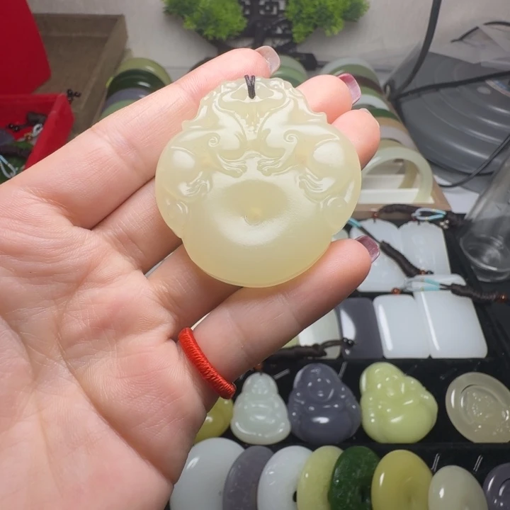 新疆老料蜂蜜水吊坠