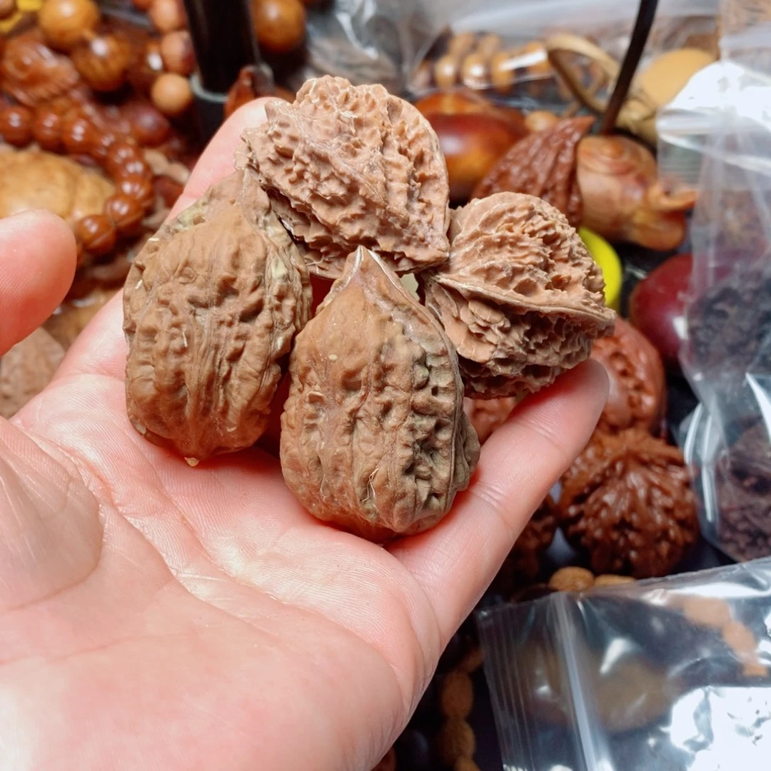文玩核桃吊坠瑕疵12