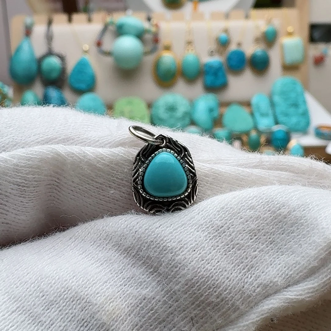 绿松石配饰足银镶嵌