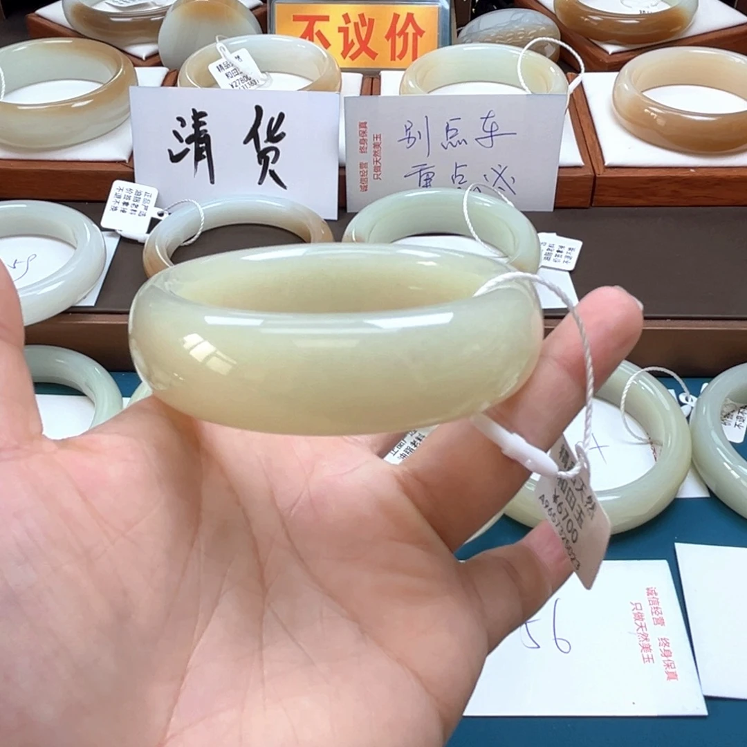 未镶嵌手镯和田玉