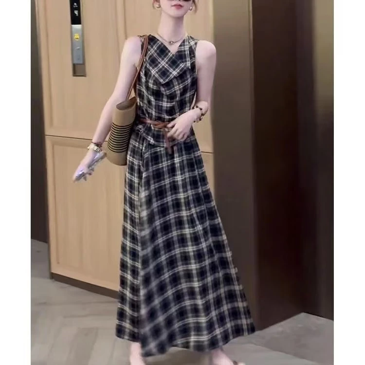 新款时尚气质无袖格纹上衣半身裙两件套女装