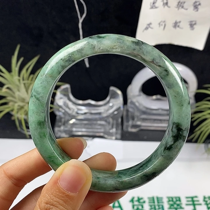 翡翠未镶嵌手镯20号。58.8圈