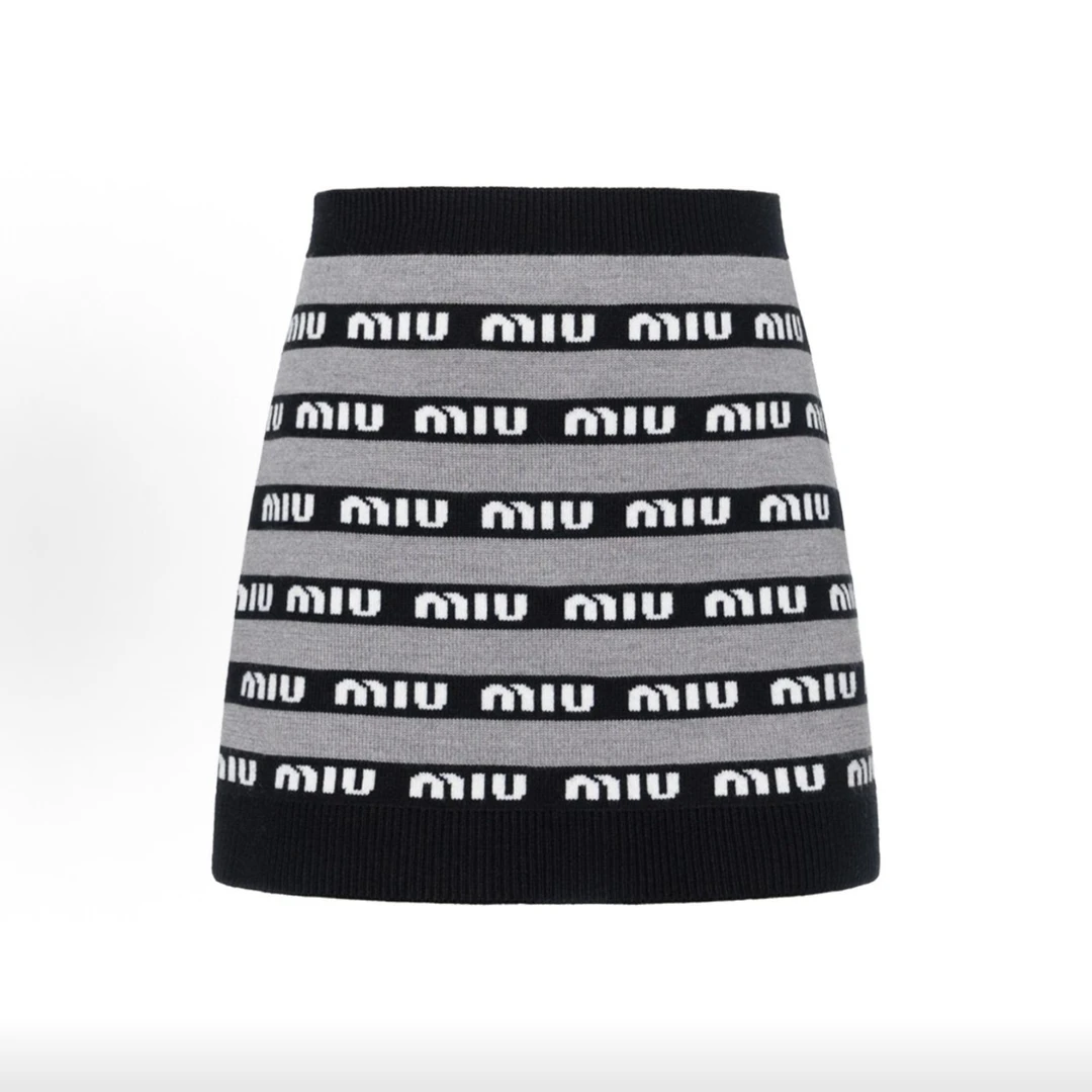 未使用 MIU MIU/缪缪 Miu Miu Logo拼色字母印花休闲短裙 黑色S