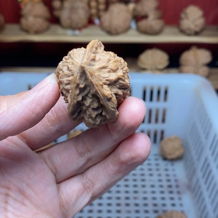 三***8把件文玩核桃尺寸