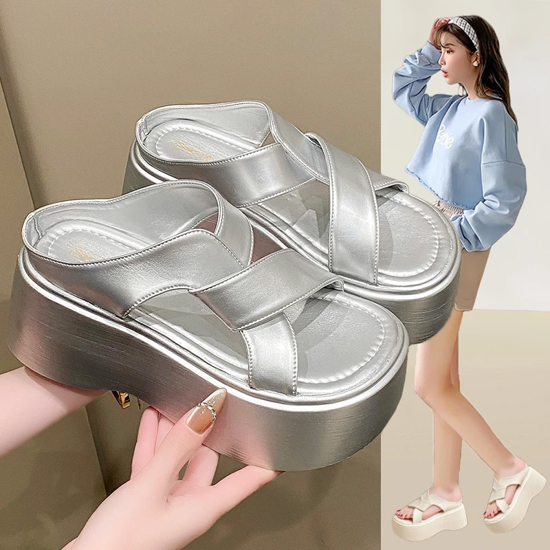 厚底松糕凉拖鞋女夏外穿2025新款增高海边一字拖高跟休闲沙滩凉鞋