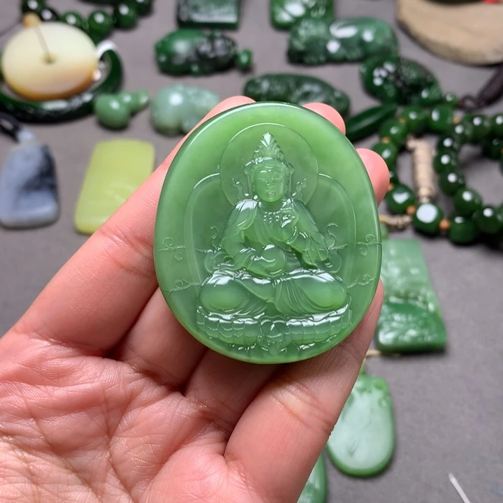 大***彪和田玉未镶嵌颈饰