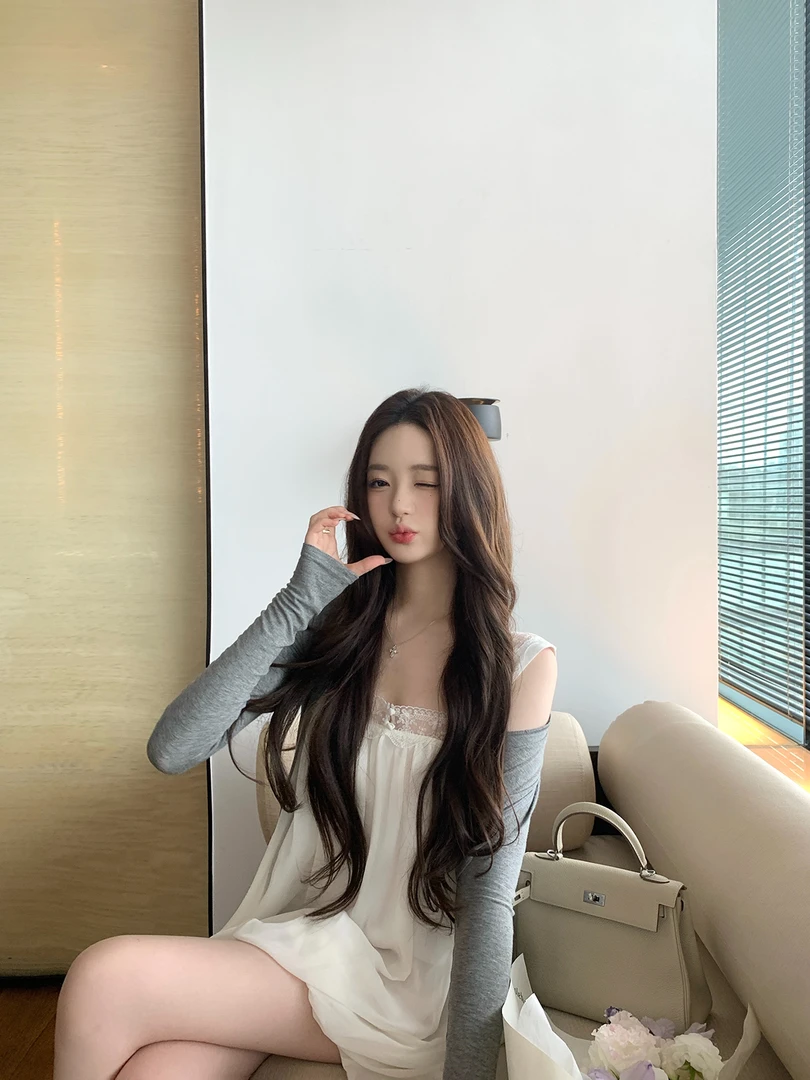 【 粉黛丽丝】甜美温柔气质花苞吊带连衣裙背心裙2025新款开衫上衣