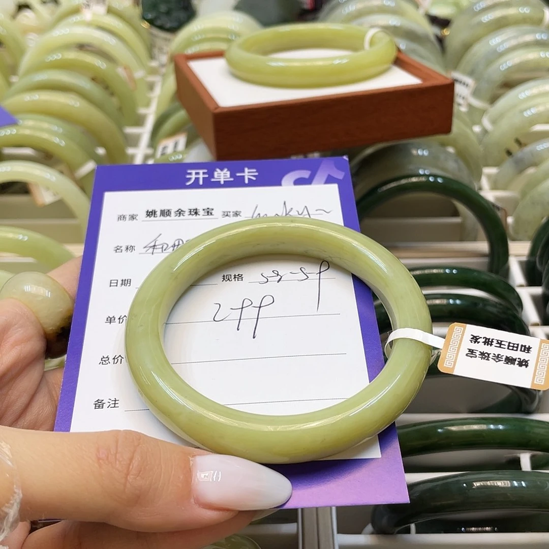 未镶嵌手镯和田玉l****y