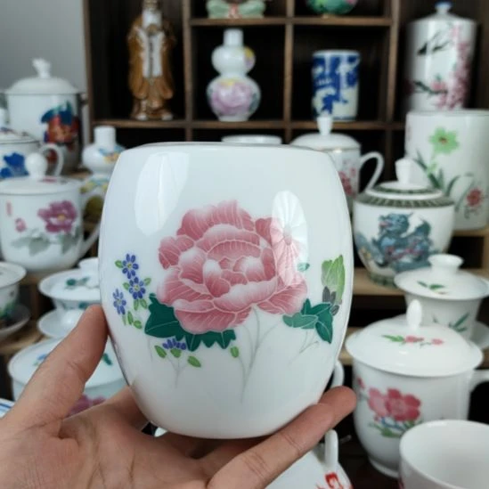 旭***升手绘釉下彩芙蓉花笔筒