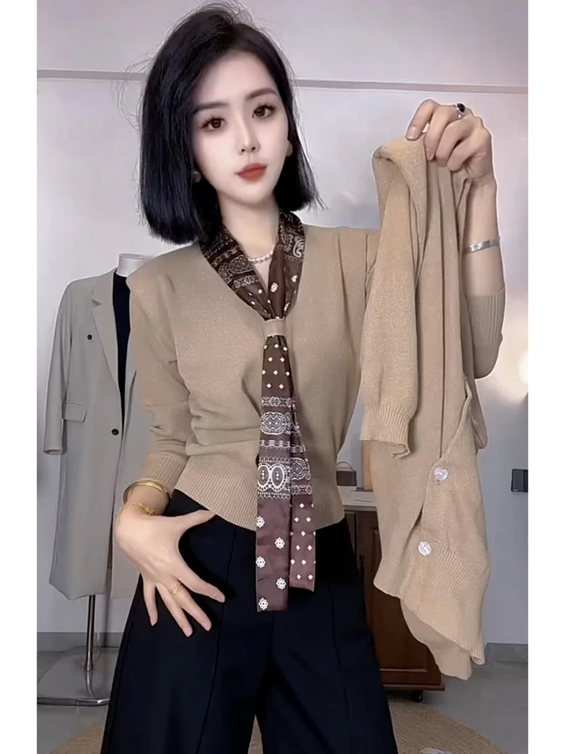 2025年超火别致独特高级感超好看上衣减龄卡其色长袖针织T恤女秋