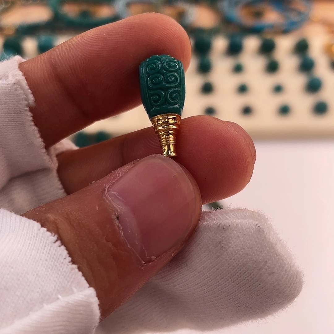 绿松石未镶嵌颈饰