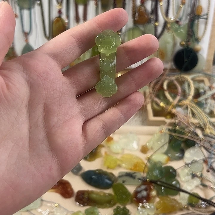 ****合金蛇纹石玉颈饰