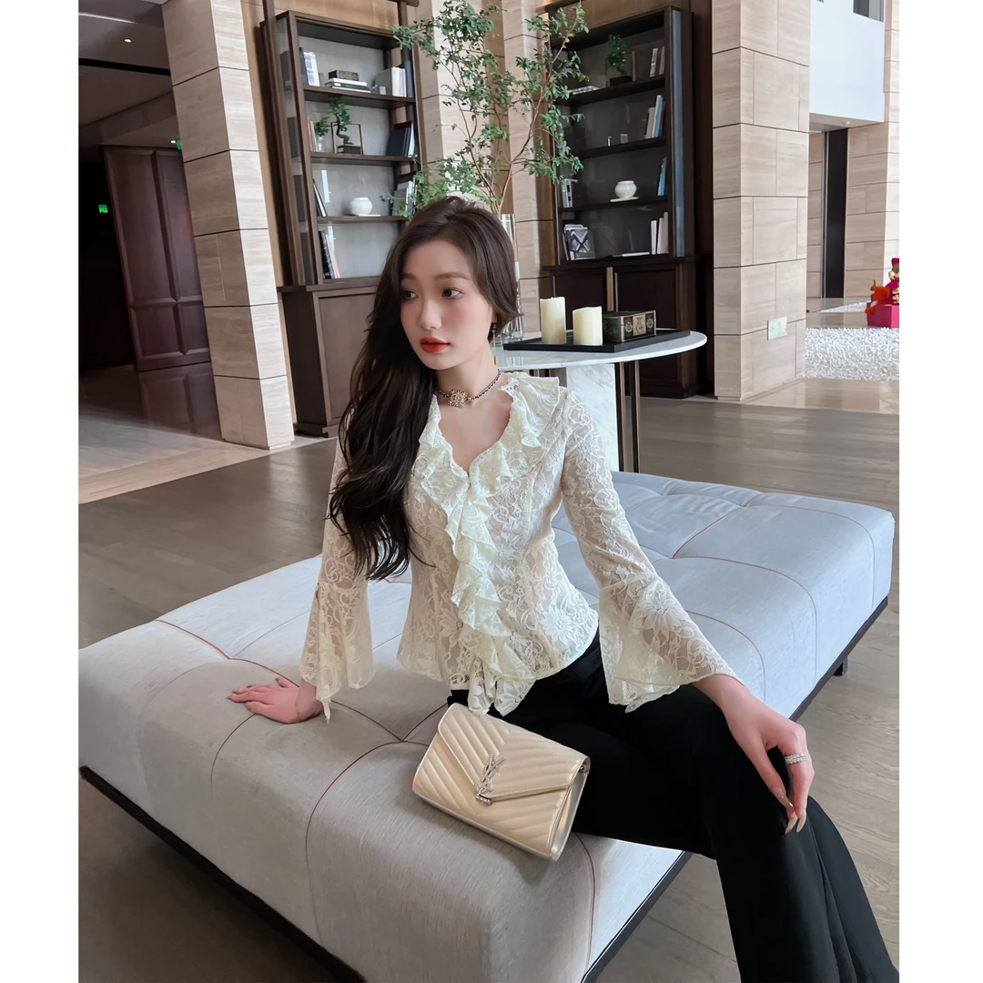 格润雅秋季新款小众气质V领收腰修身荷叶边长袖上衣高腰微喇叭裤