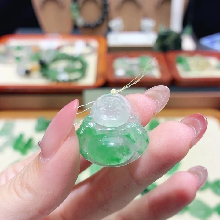 A***a石英质玉（非洲翠）未镶嵌颈饰