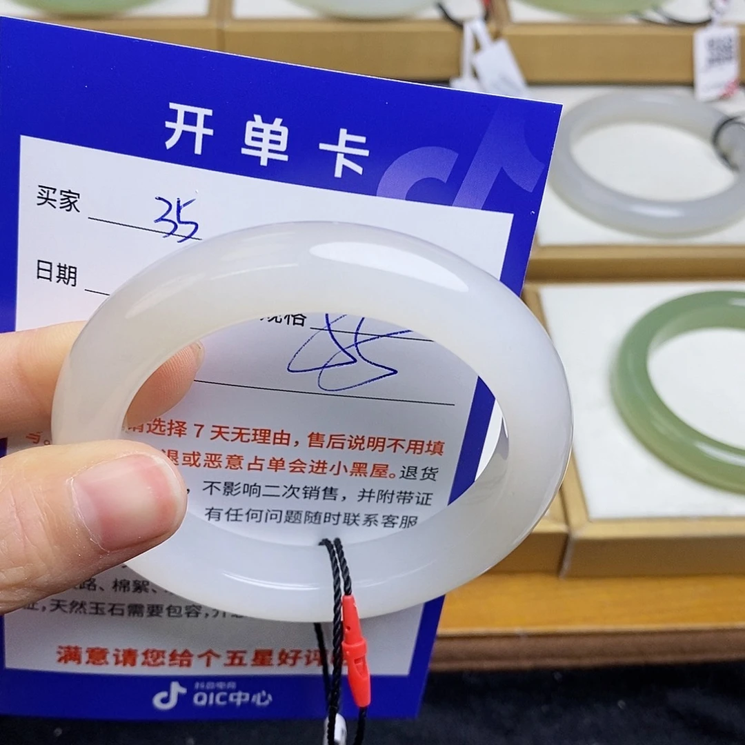 和田玉手镯未镶嵌是****呀  sy