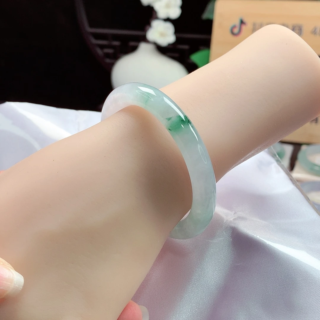 未镶嵌手镯（圆镯）翡翠89号，天然A货翡翠手镯