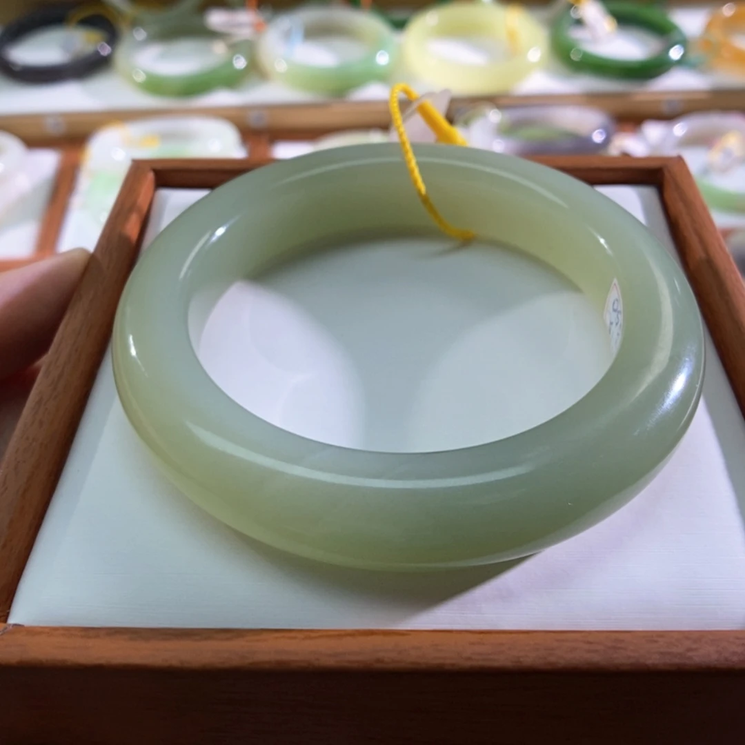 【闪购商品】未镶嵌手镯和田玉