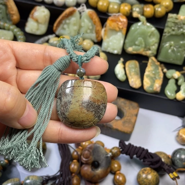 透闪石质玉手把件未镶嵌用****果