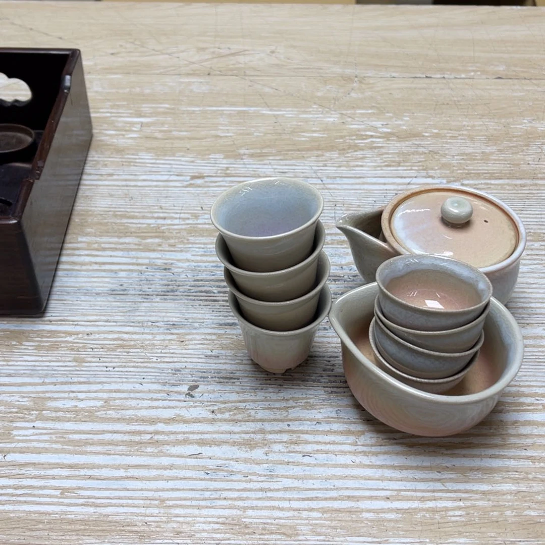 瓷片画**家密密麻麻地排列着一个大