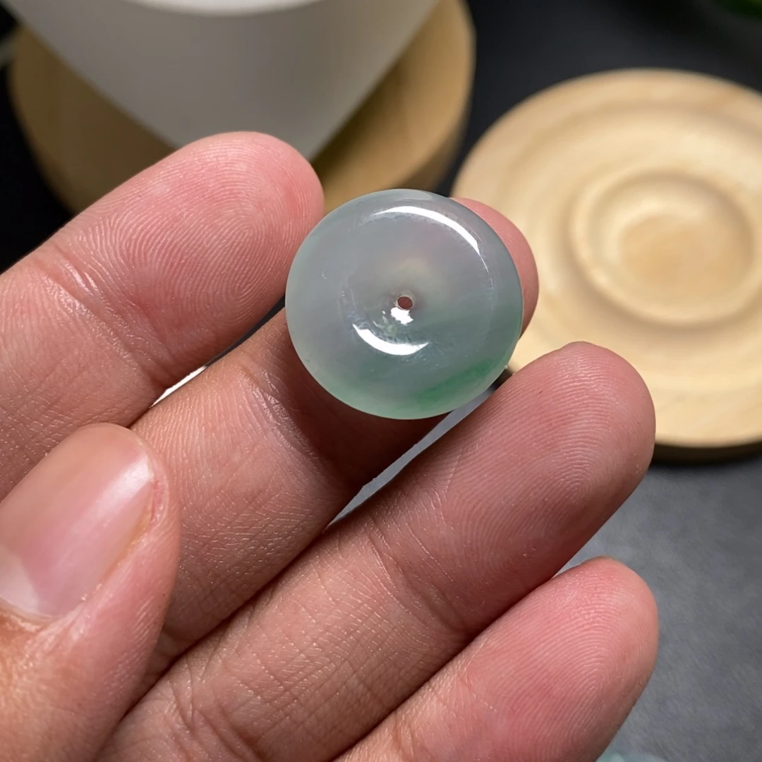 温***度翡翠未镶嵌颈饰翡翠