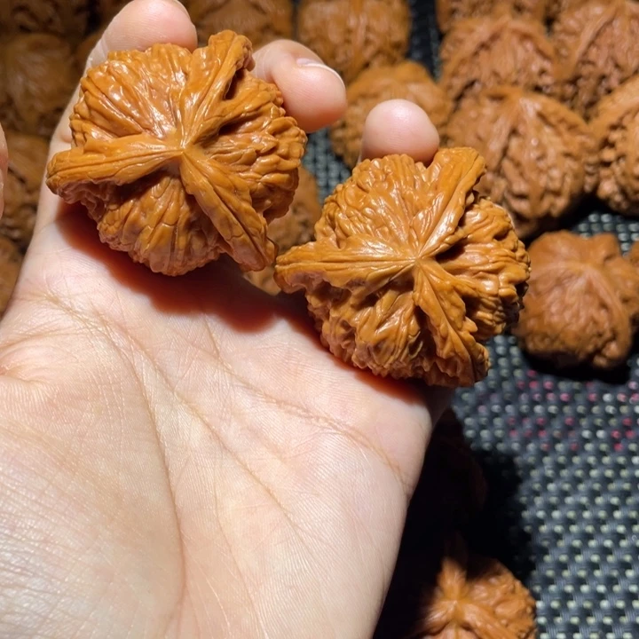 麓***力吊坠文玩核桃白狮子三棱拼接