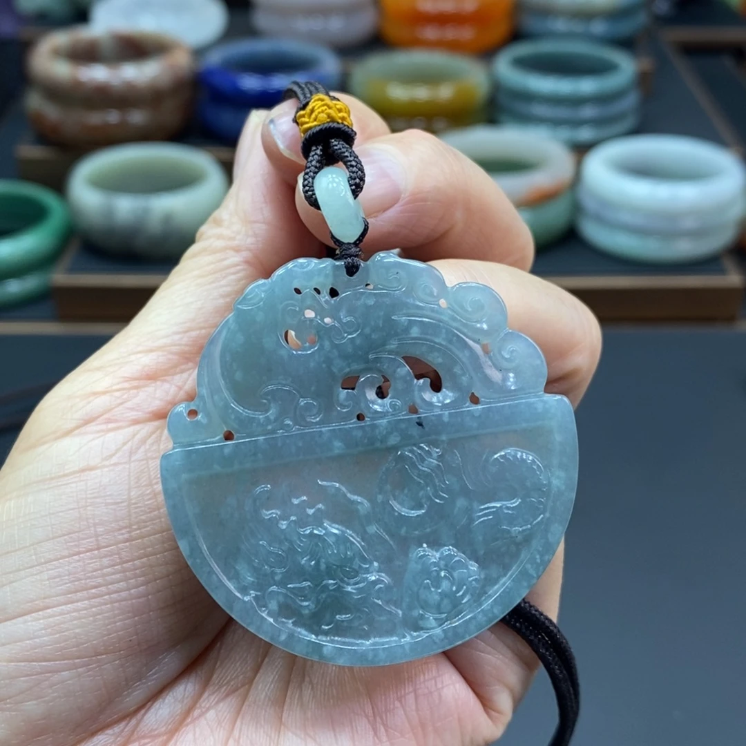 翡翠未镶嵌颈饰吊坠