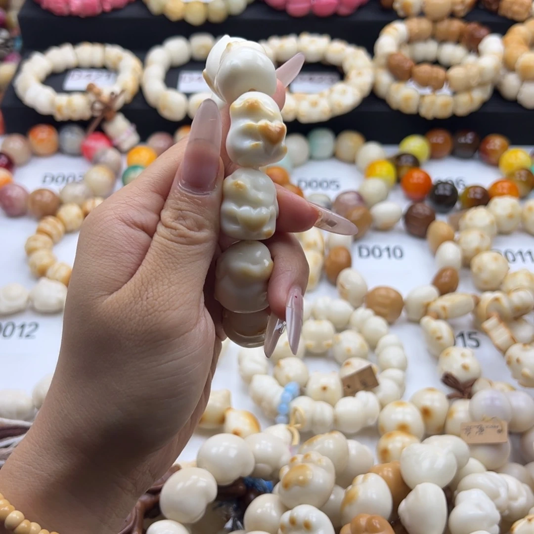 白玉菩提吊坠兔子