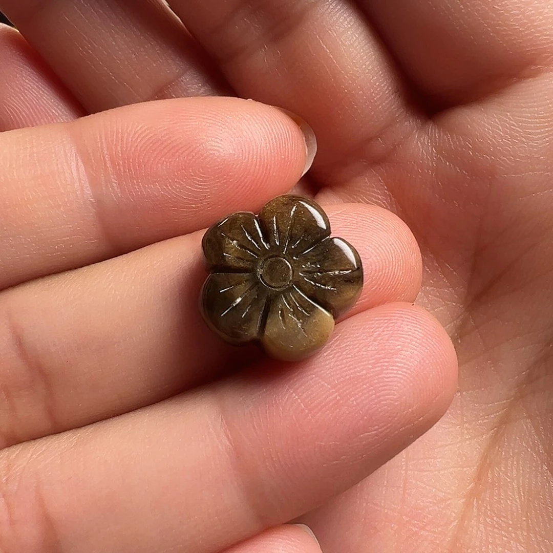 琥珀（根珀）颈饰未镶嵌梅花