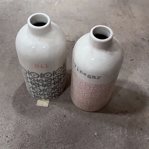 微瑕，配壶塞2个油壶