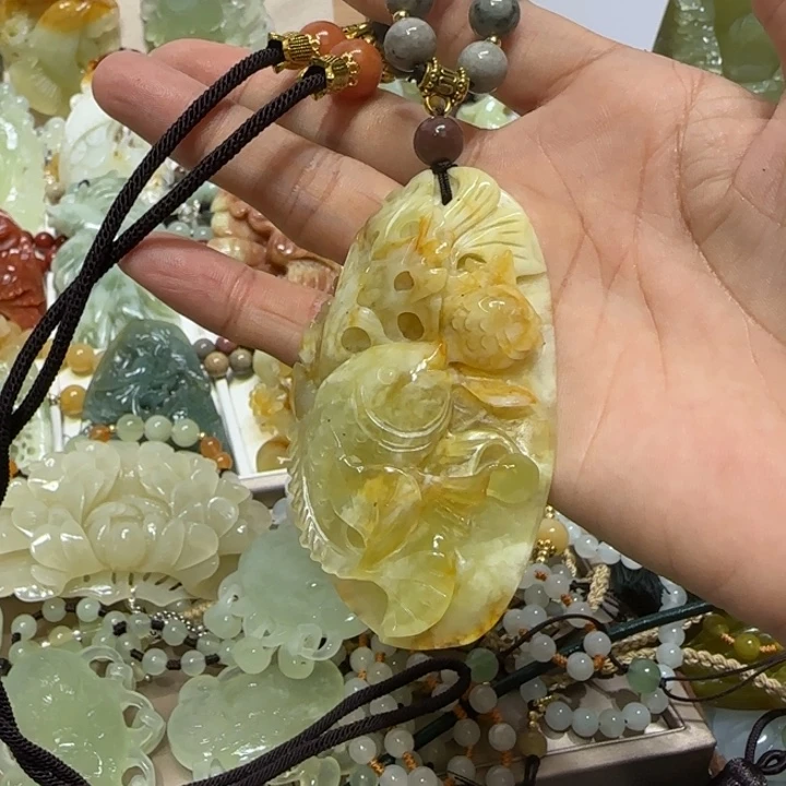 蛇纹石玉吊坠未镶嵌