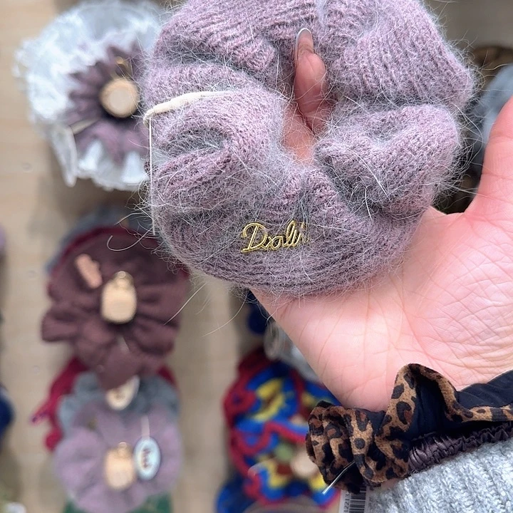 紫色字母毛线发圈