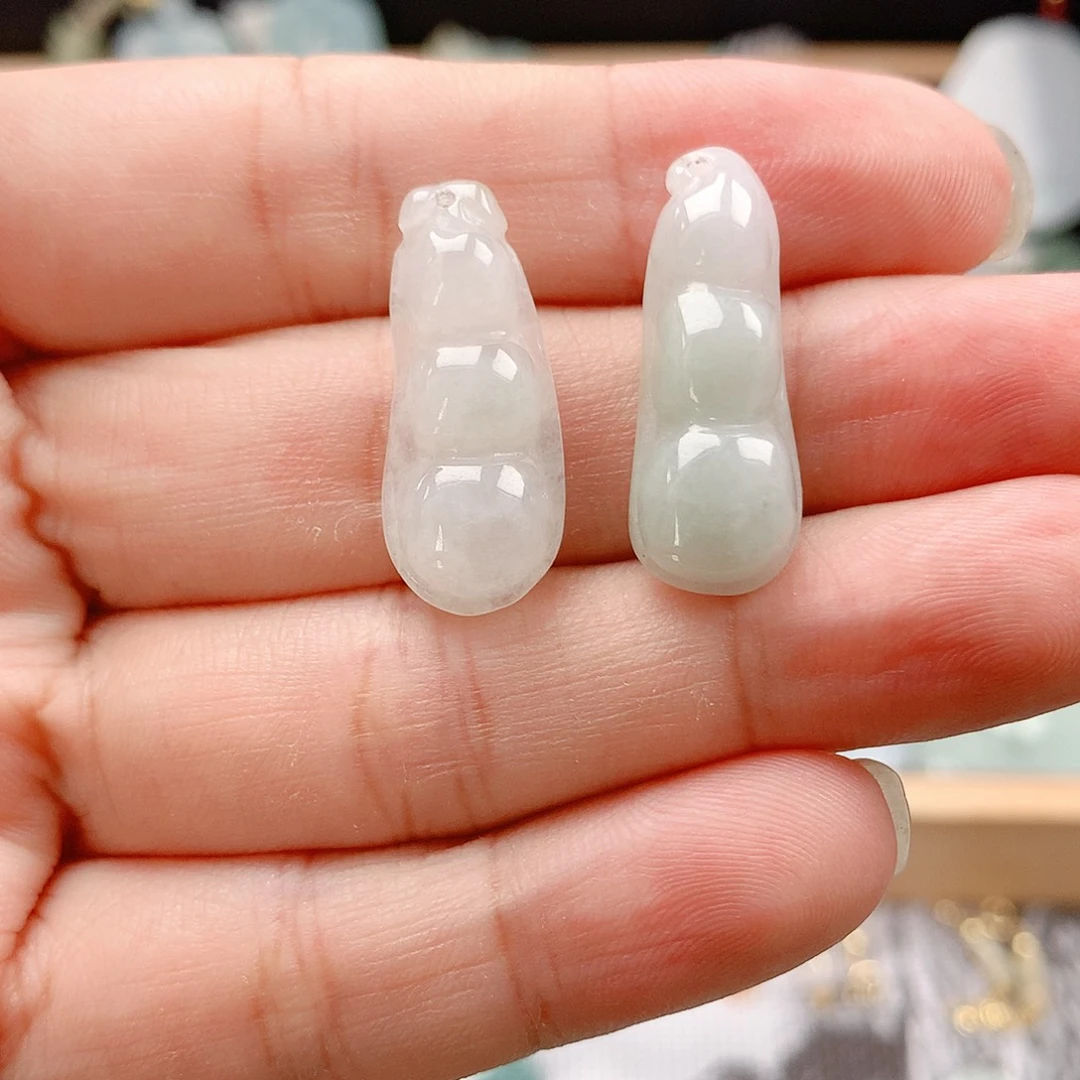 饿***嗯翡翠未镶嵌吊坠(不含链)福豆
