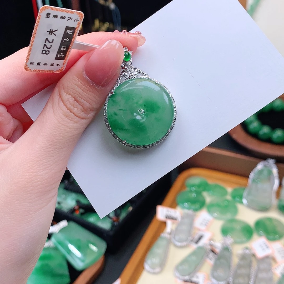 石英质玉（非洲翠）银S925镶嵌颈饰扣子