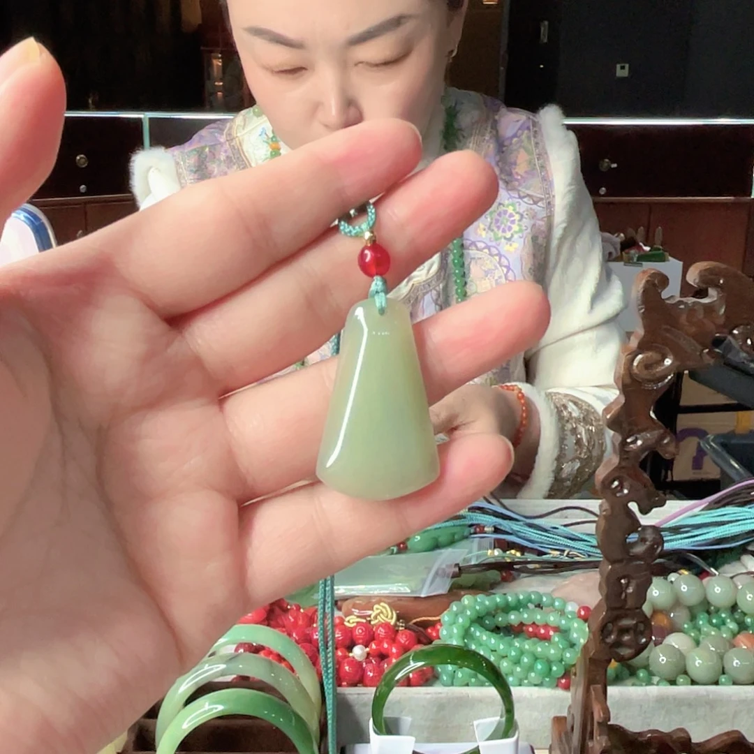 密玉（石英质玉）未镶嵌颈饰