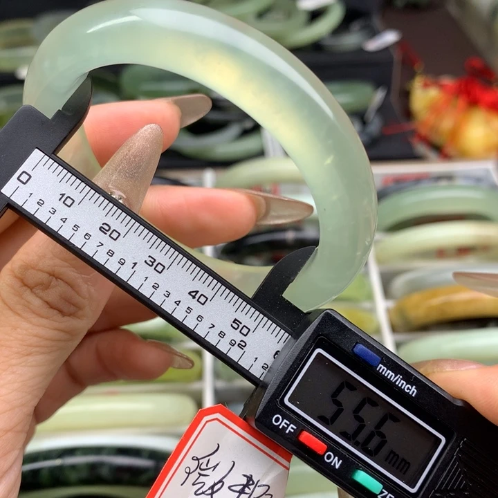 蛇纹石玉未镶嵌手镯490