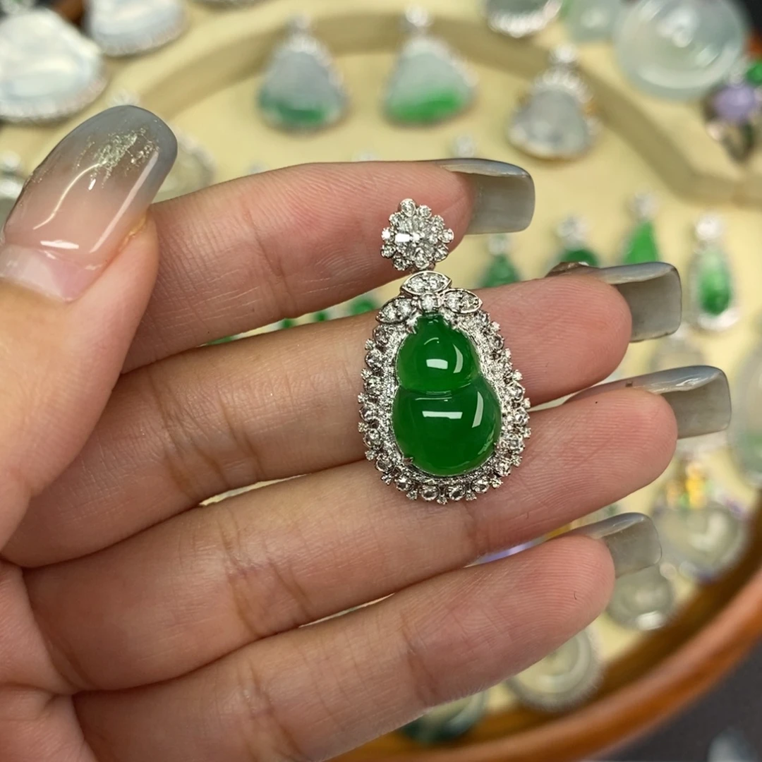 *****翡翠18K金镶嵌颈饰A货翡翠