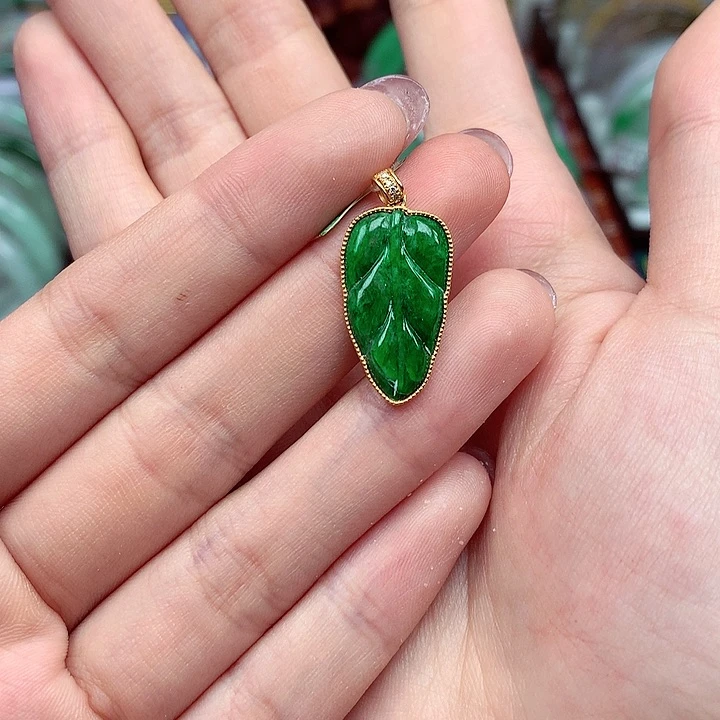 颈饰18K金镶嵌翡翠翡翠