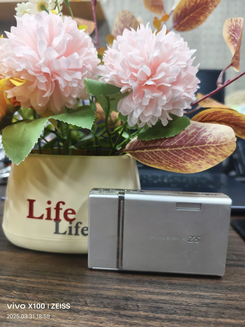 95新 Fujifilm/富士 Z5 600万像素，色彩丰富。带xd卡