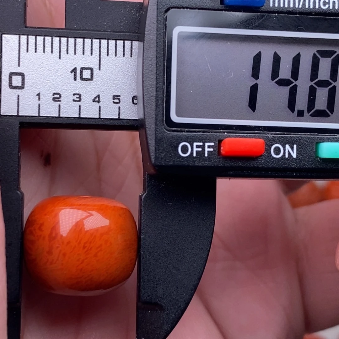 南红玛瑙未镶嵌配饰有瑕疵