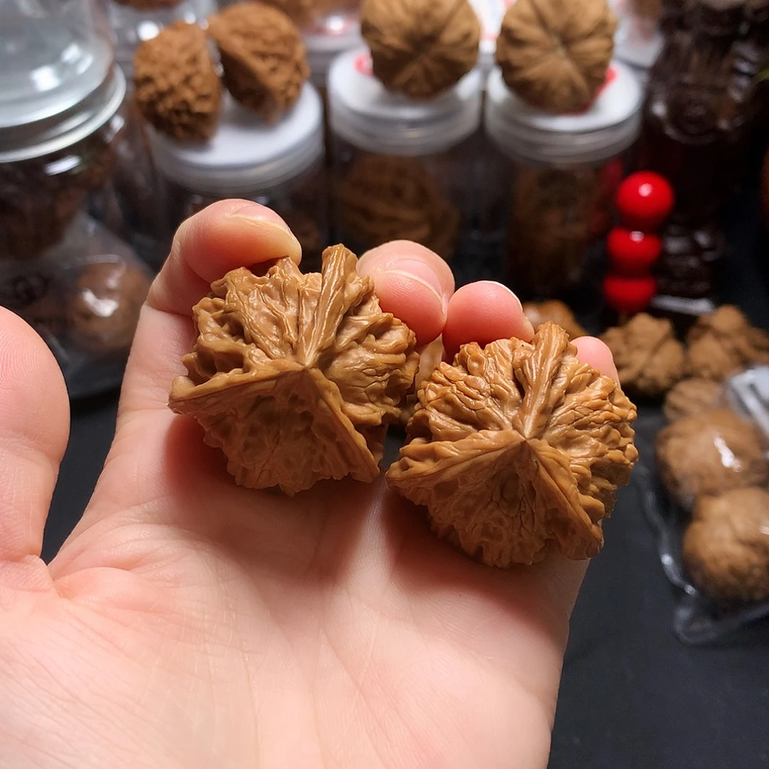 文玩核桃把件盘山三棱