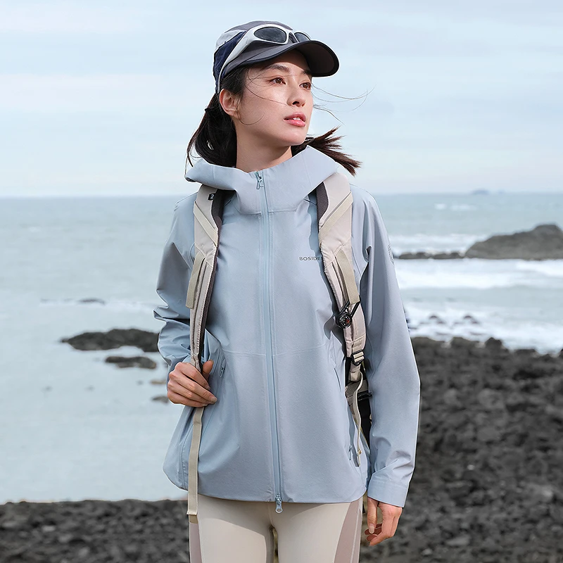 波司登2025春季新款女时尚休闲运动户外软壳修身收腰冲锋衣外套