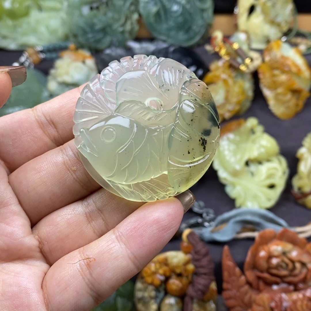 蛇纹石玉未镶嵌颈饰