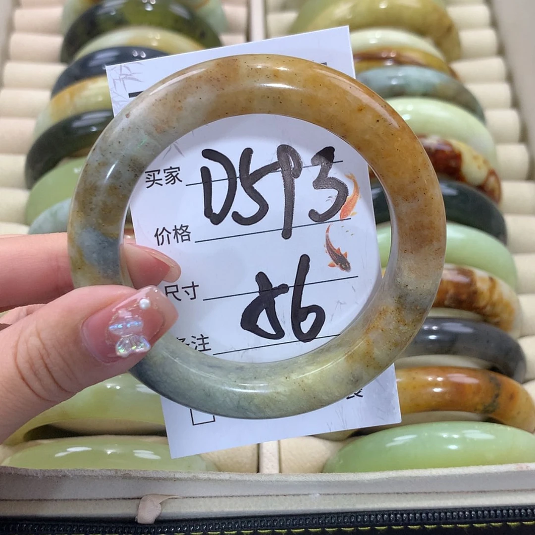 【闪购商品】未镶嵌蛇纹石玉手镯