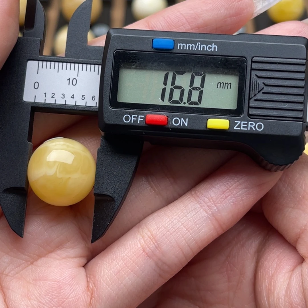 1***8琥珀未镶嵌裸石蜜蜡圆珠