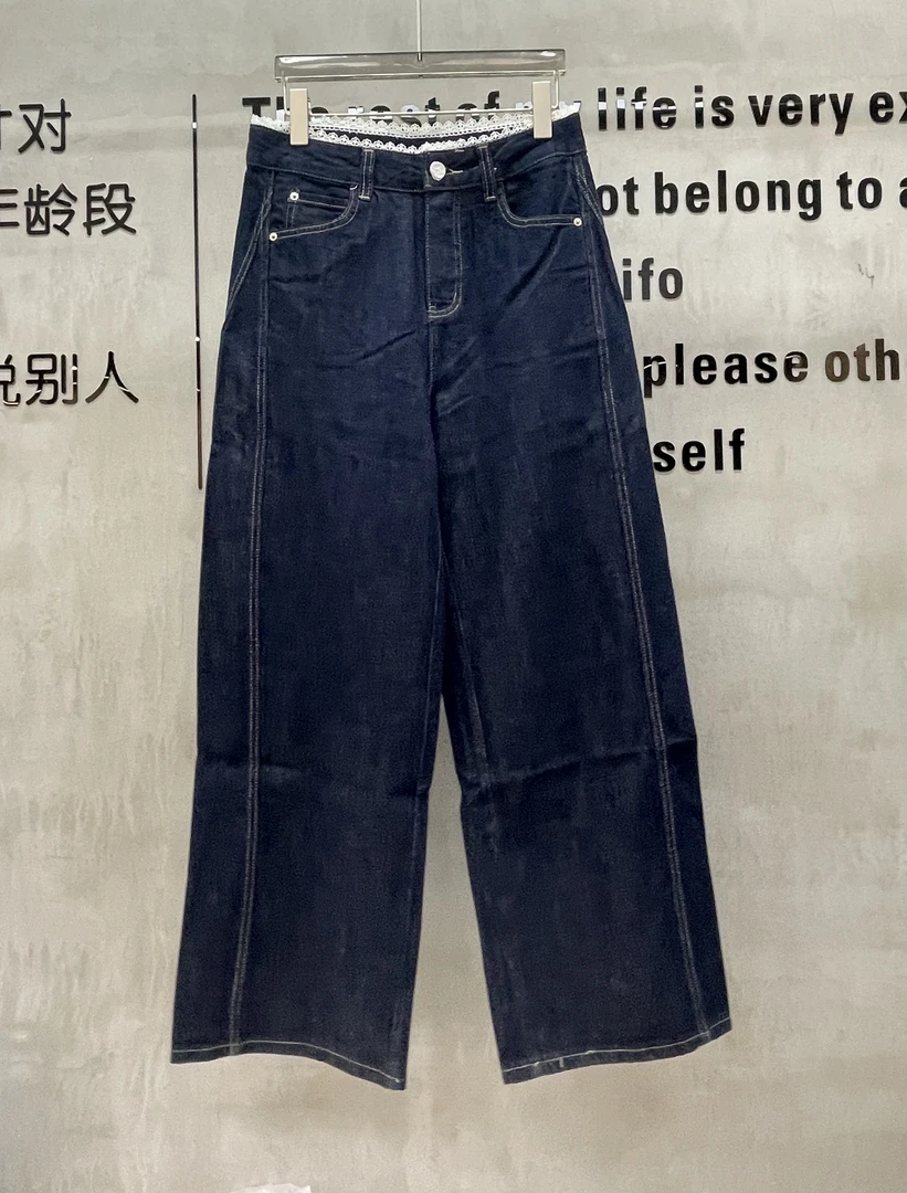 白色蕾丝边直筒牛仔裤