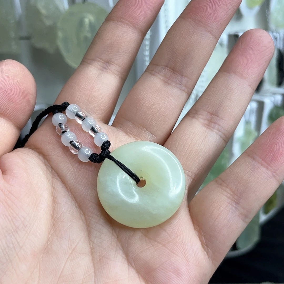 未镶嵌岫玉颈饰平安