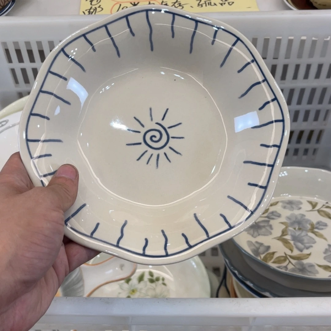 陶瓷微瑕餐具介意勿拍，满18飞！